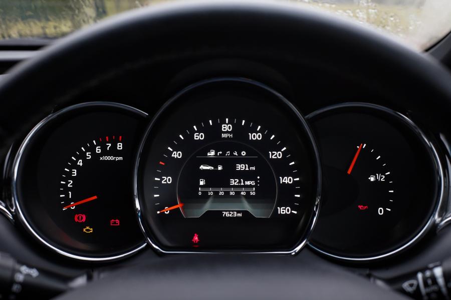 Панель приборов Kia ceed-SW GT Line 2015 года  (UK) (фото 17 из 20)